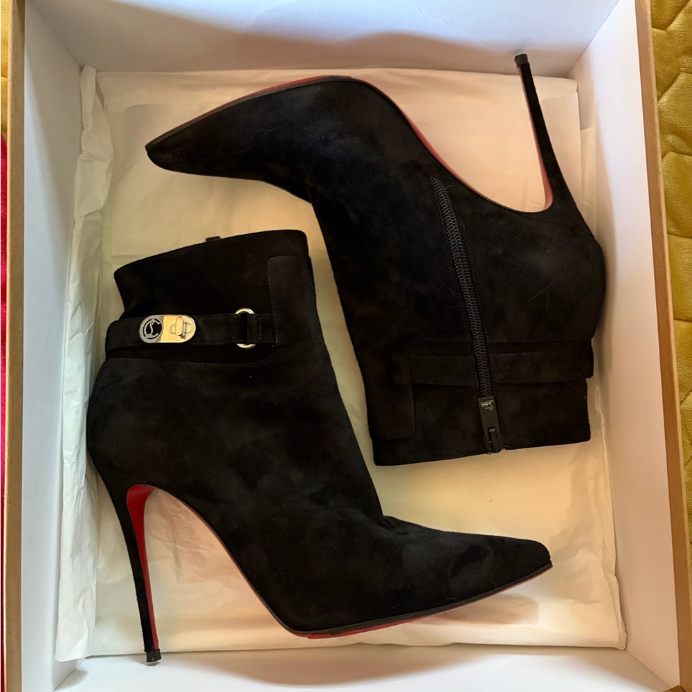 Christian Louboutin lock so Kate booty 100